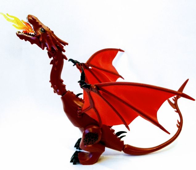 Smaug Dragon from 79018 The Hobbit: Lonely Mountain pose 2